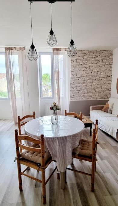 Le Duplex Du Centre - Ideal Pour Un Sejour Detente ! Saint-Savinien Extérieur photo